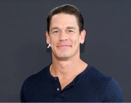 John Cena surge sem cabelo… por causa de transplante capilar