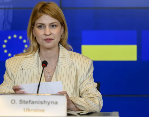 Ex-embaixadora de Kyiv nos EUA acusada de corrupção: O que está em causa?